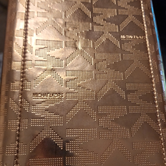 Pre-loved Michael Kors rose gold netallic purse - Picture 8 of 11